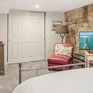Villa Garden - Decor Upgrades - Capitol Hill 