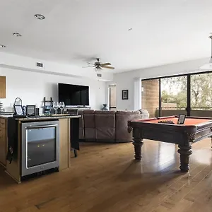 Apartment Step Out To Historic Old Town 2 King/2bath W/pool 